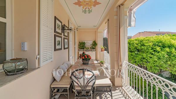 BEAULIEU CENTRE VILLE - APPARTEMENT BOURGEOIS - 6 PIECES- TERRASSE - JARDIN