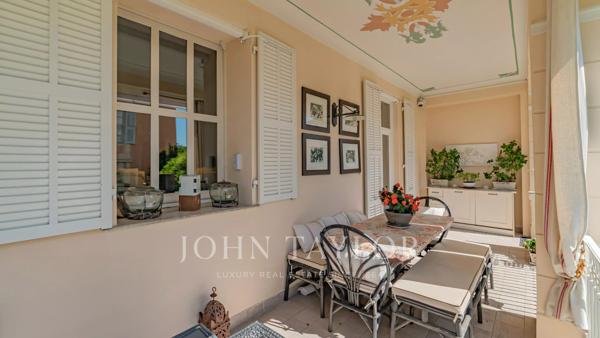 BEAULIEU CENTRE VILLE - APPARTEMENT BOURGEOIS - 6 PIECES- TERRASSE - JARDIN