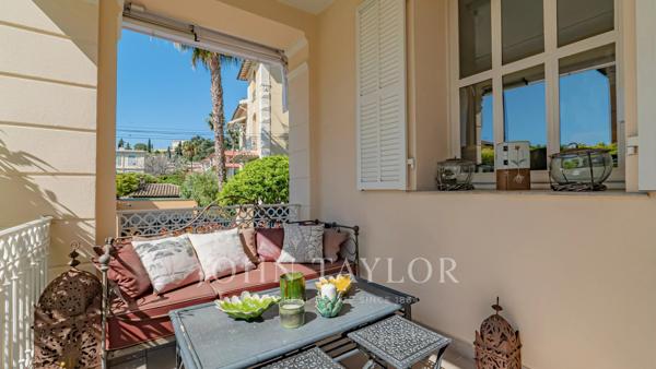 BEAULIEU CENTRE VILLE - APPARTEMENT BOURGEOIS - 6 PIECES- TERRASSE - JARDIN