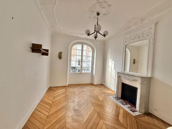 Mairie du 12eme  3 pièces 53 m2
