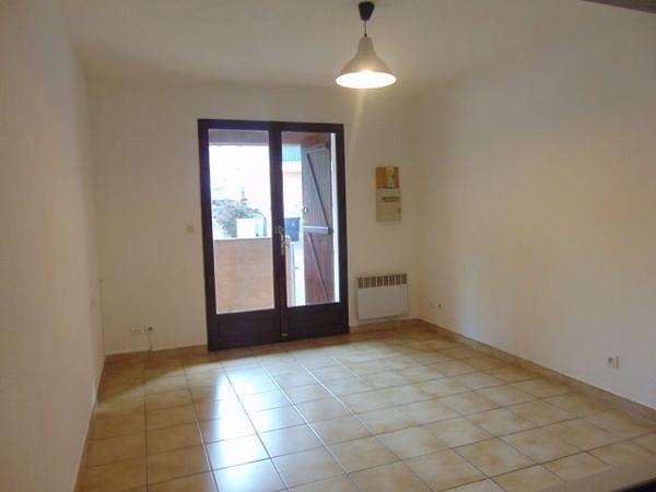 4% agde loue T2 avec parking.