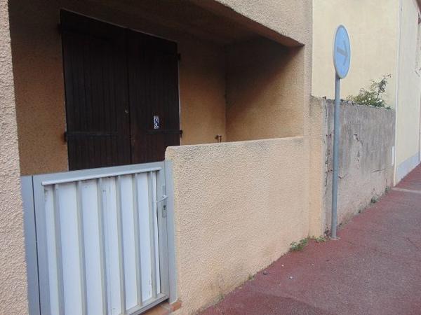 4% agde loue T2 avec parking.