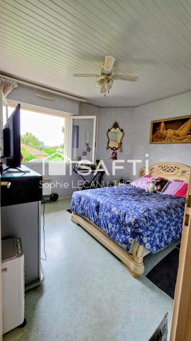 Cœur de ville, commerces de proximités et école.