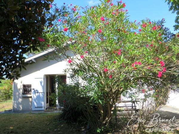 LANTON - maison 3 chambres avec garage et annexes