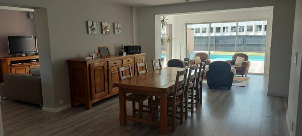 Centre Ville, commerces à pieds, 4 chambres, Terrain 600 m²