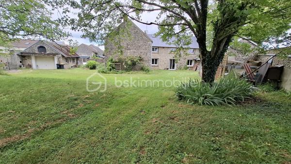 A 10 minutes de Méréville, 15min de Pithiviers, sur la commune d’Autruy-sur-Juine.

Je vous invite à découvrir cette superbe maison en pierre bien au calme à la campagne.

Elle se compose d’une vie de plain-pied.
L’entrée se fait par le salon/salle à manger, belle pièce lumineuse et agréable avec sa cheminée à foyer ouvert communicante avec la cuisine. Idéale pour les longues soirées d'hiver au coin du feu.
La cuisine est équipée et aménagée, très fonctionnelle avec ses nombreux rangements et son cellier communicant avec  la salle à manger.
Un second salon avec poêle à bois permet de se retrancher au calme lorsque la famille s'active dans la pièce principale.
Une belle chambre avec rangements, une salle d'eau  et un WC séparé complète le rez-de-chaussée.

A l’étage un pallier dessert 5 chambres, une salle de bain spacieuse avec baignoire et vasque, des WC séparés. 

Un coin atelier avec un grenier. qui pourrait servir de chambre supplémentaire.

A l’extérieur un vaste garage, des appentis, et deux petites dépendances pour le stockage.

Une belle cave voutée.

Le jardin est clos et arboré avec des coins ombragés pour faire face aux grandes vagues de chaleur. 
Une autre parcelle est attenante au terrain avec de beaux arbres.

Les point technique : 
-	Fenêtres double vitrage PVC avec volets roulants électrique sur le bas et volets PVC.
-	Chaudière au gaz avec citerne
-	Cheminée et poêle à bois
-	Adoucisseur

Ce que j’aime dans ce bien ce sont les volumes des pièces cette maison est idéale pour recevoir la famille, des amis.
Elle est fonctionnelle et offre de nombreux rangements.
Le jardin est agréable bien au calme.
Un vrai havre de paix.

Plus d’informations contactez moi  au 06 23 39 96 34