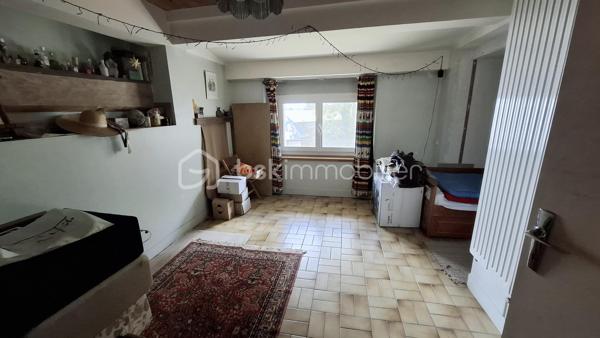 A 10 minutes de Méréville, 15min de Pithiviers, sur la commune d’Autruy-sur-Juine.

Je vous invite à découvrir cette superbe maison en pierre bien au calme à la campagne.

Elle se compose d’une vie de plain-pied.
L’entrée se fait par le salon/salle à manger, belle pièce lumineuse et agréable avec sa cheminée à foyer ouvert communicante avec la cuisine. Idéale pour les longues soirées d'hiver au coin du feu.
La cuisine est équipée et aménagée, très fonctionnelle avec ses nombreux rangements et son cellier communicant avec  la salle à manger.
Un second salon avec poêle à bois permet de se retrancher au calme lorsque la famille s'active dans la pièce principale.
Une belle chambre avec rangements, une salle d'eau  et un WC séparé complète le rez-de-chaussée.

A l’étage un pallier dessert 5 chambres, une salle de bain spacieuse avec baignoire et vasque, des WC séparés. 

Un coin atelier avec un grenier. qui pourrait servir de chambre supplémentaire.

A l’extérieur un vaste garage, des appentis, et deux petites dépendances pour le stockage.

Une belle cave voutée.

Le jardin est clos et arboré avec des coins ombragés pour faire face aux grandes vagues de chaleur. 
Une autre parcelle est attenante au terrain avec de beaux arbres.

Les point technique : 
-	Fenêtres double vitrage PVC avec volets roulants électrique sur le bas et volets PVC.
-	Chaudière au gaz avec citerne
-	Cheminée et poêle à bois
-	Adoucisseur

Ce que j’aime dans ce bien ce sont les volumes des pièces cette maison est idéale pour recevoir la famille, des amis.
Elle est fonctionnelle et offre de nombreux rangements.
Le jardin est agréable bien au calme.
Un vrai havre de paix.

Plus d’informations contactez moi  au 06 23 39 96 34