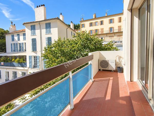 HYÈRES CENTRE-VILLE ? T1 38 M² AVEC TERRASSE, ASCENSEUR ET CLIMATISATION