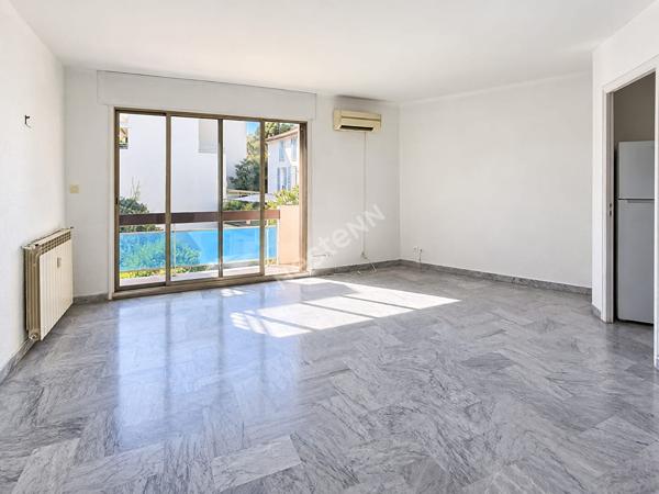 HYÈRES CENTRE-VILLE ? T1 38 M² AVEC TERRASSE, ASCENSEUR ET CLIMATISATION