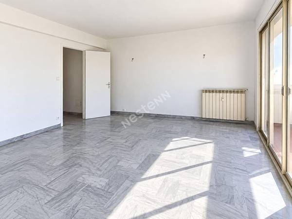 HYÈRES CENTRE-VILLE ? T1 38 M² AVEC TERRASSE, ASCENSEUR ET CLIMATISATION