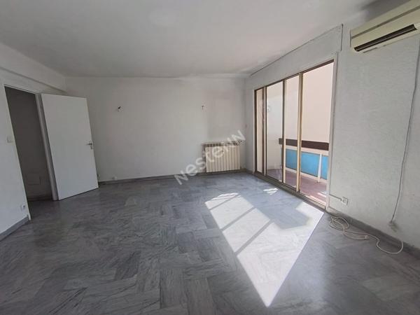 HYÈRES CENTRE-VILLE ? T1 38 M² AVEC TERRASSE, ASCENSEUR ET CLIMATISATION