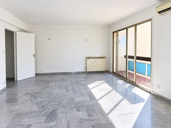 HYÈRES CENTRE-VILLE ? T1 38 M² AVEC TERRASSE, ASCENSEUR ET CLIMATISATION