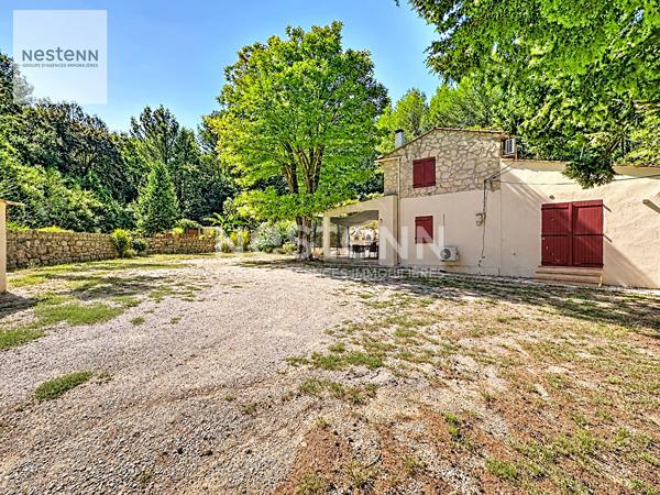 Maison T3 d'environ 90 m² avec piscine sur 3 750 m² de terrain