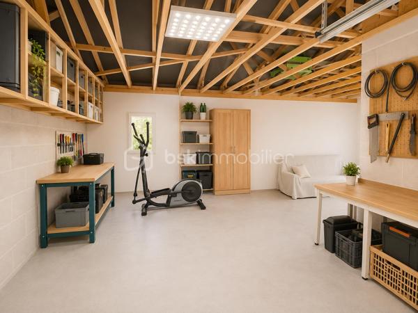 À découvrir sur la commune de Saint-Marcellin (38160), cette maison T4 construite en 2022, offrant des prestations modernes, une excellente performance énergétique et un cadre de vie agréable.

Édifiée sur une parcelle de 290 m², elle développe 84 m² habitables et bénéficie d'un garage de 39 m², offrant un beau potentiel d'aménagement.

Agencement
Rez-de-chaussée
Belle pièce de vie lumineuse avec accès direct à la terrasse et au jardin
Cuisine moderne entièrement équipée
WC indépendant
Garage de 39 m² avec espace buanderie, douche et WC
Possibilité d'aménager une chambre supplémentaire dans le garage tout en conservant une partie rangement.
À l'étage
Trois chambres avec placards intégrés
Salle de bains
WC indépendant
Prestations
Maison construite en 2022
Terrain de 290 m²
Terrasse aménagée
Garage de 39 m²
Chauffage au gaz avec chaudière à condensation
Climatisation réversible Mitsubishi à l'étage
Fibre optique
Isolation des combles réalisée par soufflage
Menuiseries PVC double vitrage
Maison très lumineuse et parfaitement entretenue
Charges
Taxe foncière : 1 200 € / an

Cette maison récente ne nécessite aucun travaux. Elle conviendra parfaitement à une famille recherchant un bien fonctionnel, économique et prêt à vivre, à proximité des commerces, écoles et services de Saint-Marcellin.

Contactez-nous pour plus d'informations ou pour organiser une visite.
