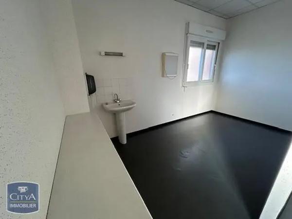Local professionnel à louer 24.32m²