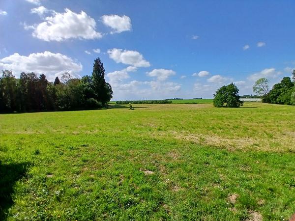 Charmant Corps de ferme avec Grand Terrain Agricole