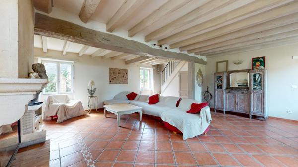 Charmant Corps de ferme avec Grand Terrain Agricole