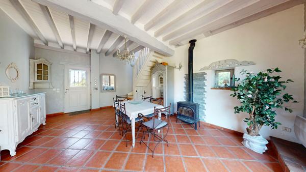 Charmant Corps de ferme avec Grand Terrain Agricole