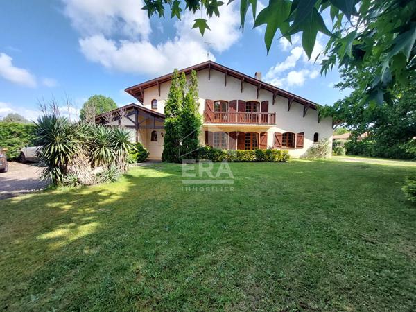 Biganos: Maison familiale 250 m² sur parcelle d'environ 1900 m²