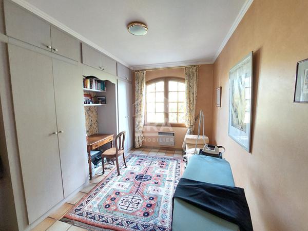 Biganos: Maison familiale 250 m² sur parcelle d'environ 1900 m²