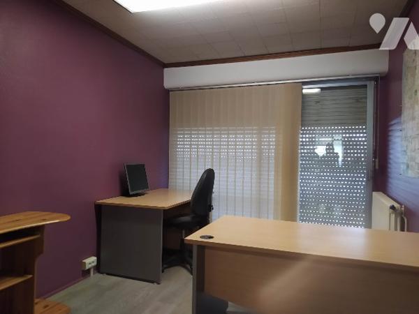 A vendre local d'activité avec un entrepôt, des bureaux et un logement