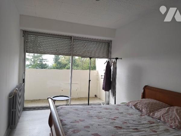 A vendre local d'activité avec un entrepôt, des bureaux et un logement