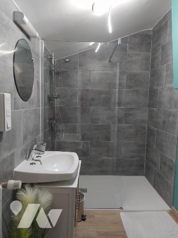 A vendre local d'activité avec un entrepôt, des bureaux et un logement