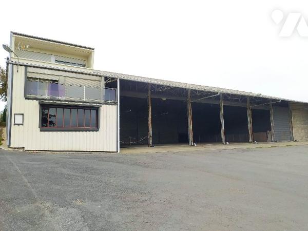 A vendre local d'activité avec un entrepôt, des bureaux et un logement