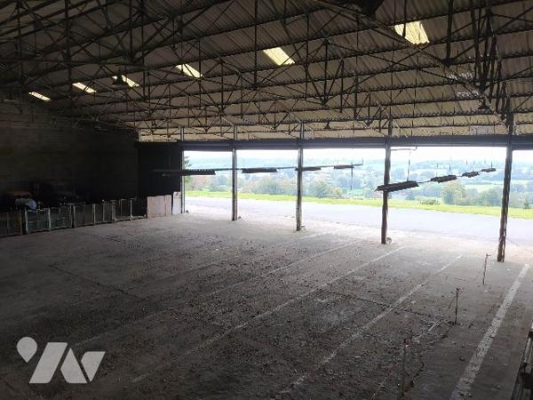 A vendre local d'activité avec un entrepôt, des bureaux et un logement