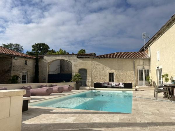 Ancienne demeure viticole d'exception Saint-Jean-d'Angély (17400)