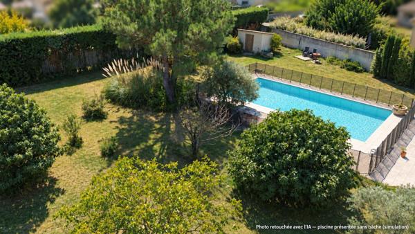 Terrain constructible de 1 387 m² avec piscine à Aubignan