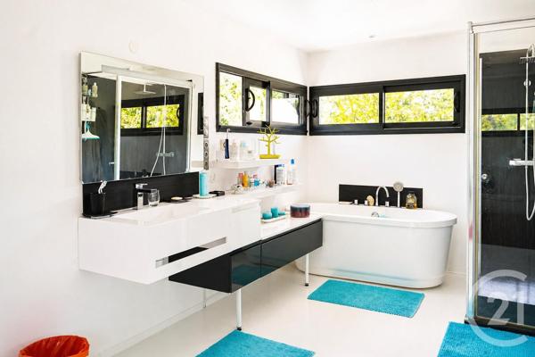 Maison à vendre  3 pièces - 138 m 2   EYSINES  - 33