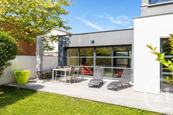 Maison à vendre  3 pièces - 138 m 2   EYSINES  - 33