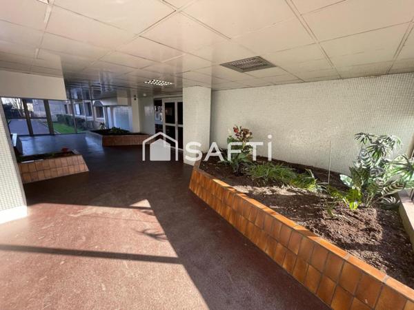 Deux pièces avec balcon, parking, cave à 3 min du RER