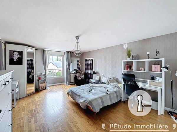 Maison Chateau Gontier Sur Mayenne 10 pièce(s) 233 m2