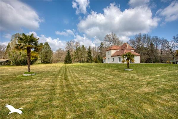 Maison à vendre |  Saint-Astier |  7 pièces | 181 m²