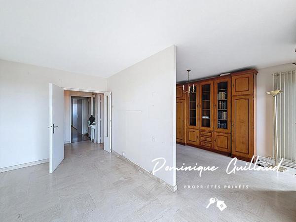 Nîmes-Notre Dame-Appartement 5 pièces 120 m2 avec loggia balcon terrasse 21 m² / Garage / 2 parkings /Cave