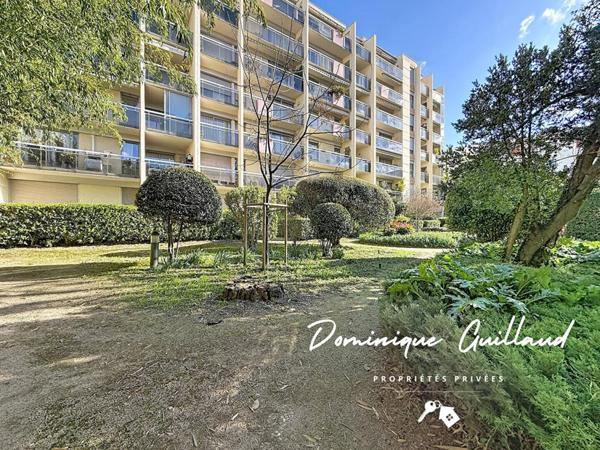 Nîmes-Notre Dame-Appartement 5 pièces 120 m2 avec loggia balcon terrasse 21 m² / Garage / 2 parkings /Cave