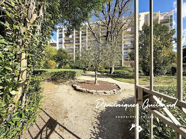 Nîmes-Notre Dame-Appartement 5 pièces 120 m2 avec loggia balcon terrasse 21 m² / Garage / 2 parkings /Cave