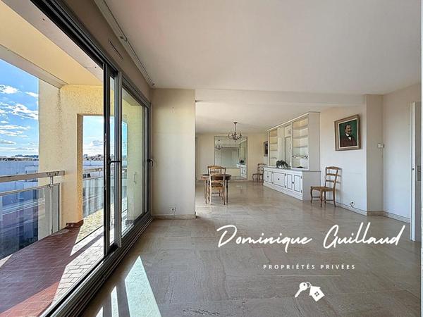 Nîmes-Notre Dame-Appartement 5 pièces 120 m2 avec loggia balcon terrasse 21 m² / Garage / 2 parkings /Cave