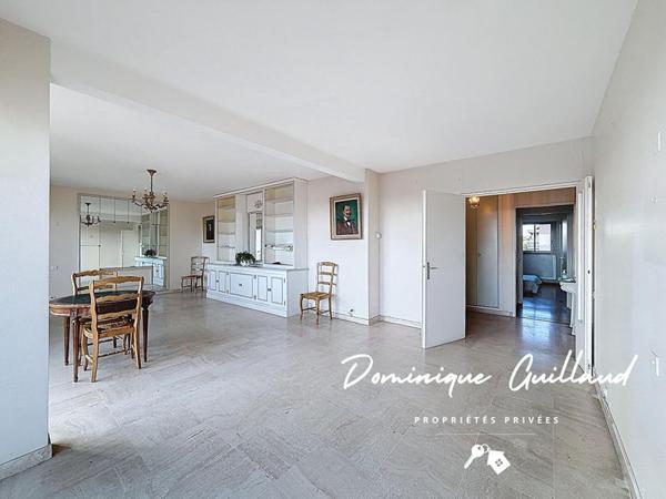 Nîmes-Notre Dame-Appartement 5 pièces 120 m2 avec loggia balcon terrasse 21 m² / Garage / 2 parkings /Cave