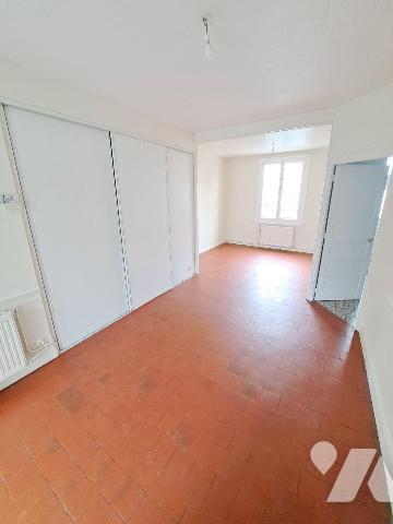 QUARTIER FUNAY - RUE TRES CALME
Maison comprenant entrée, salon, salle à manger, cuisine, 
a ...