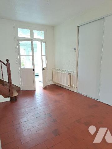 QUARTIER FUNAY - RUE TRES CALME
Maison comprenant entrée, salon, salle à manger, cuisine, 
a ...