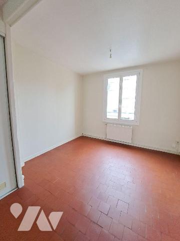 QUARTIER FUNAY - RUE TRES CALME
Maison comprenant entrée, salon, salle à manger, cuisine, 
a ...