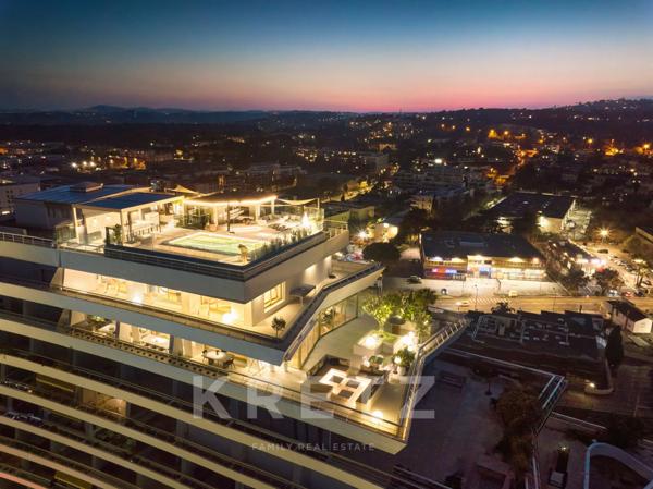 PENTHOUSE UNIQUE AVEC PISCINE PRIVEE A MARINA BAIE DES ANGES