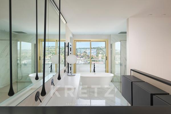 PENTHOUSE UNIQUE AVEC PISCINE PRIVEE A MARINA BAIE DES ANGES