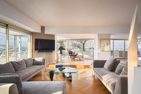 PENTHOUSE UNIQUE AVEC PISCINE PRIVEE A MARINA BAIE DES ANGES