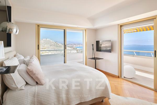 PENTHOUSE UNIQUE AVEC PISCINE PRIVEE A MARINA BAIE DES ANGES