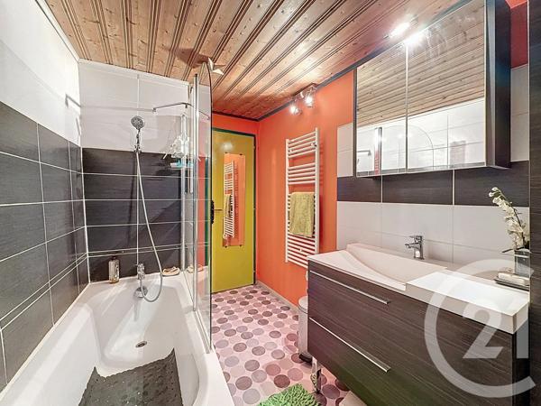 Maison à vendre  6 pièces - 136,88 m 2   TANINGES  - 74