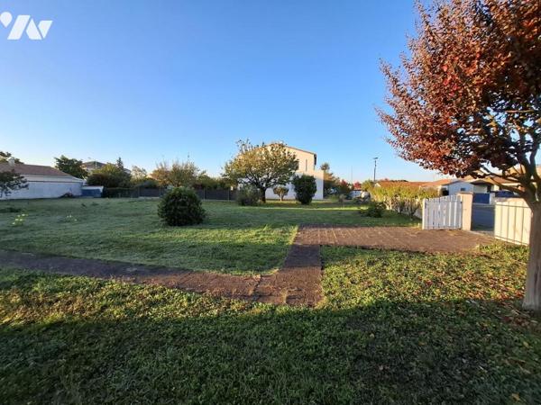 Terrain à bâtir  de 739 m² - non viabilisé - dans un lotissement à SAUJON